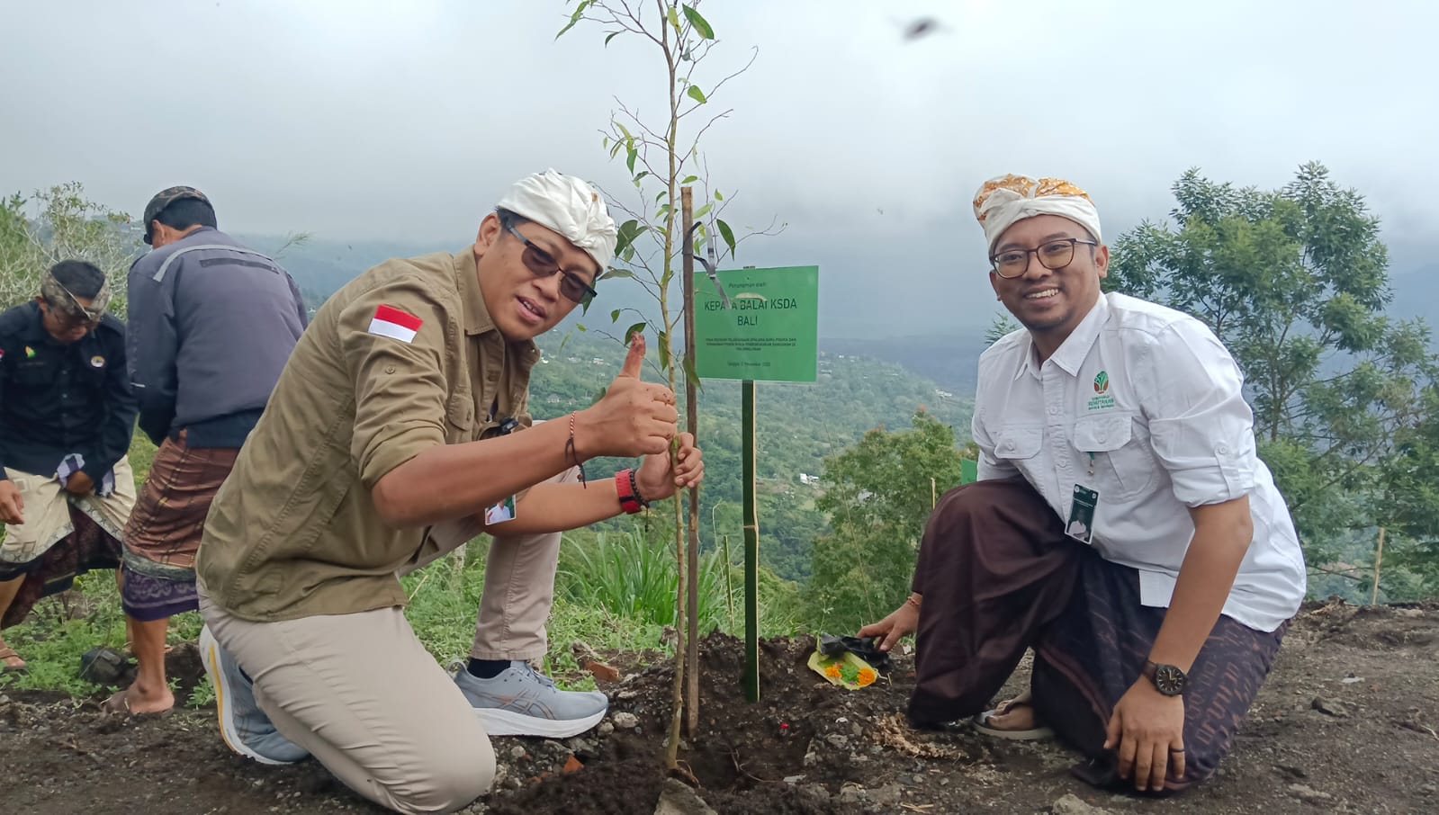 Upacara Guru Piduka dan Penanaman Pohon Jadi Simbol Pemulihan Ekosistem di Bangli