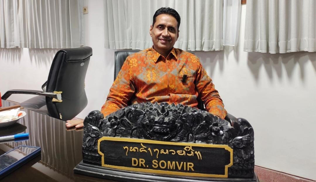 Gaduh Aturan Penjor, Dr. Somvir Minta PLN Benahi Kabel Semrawut dan Hormati Tradisi Bali