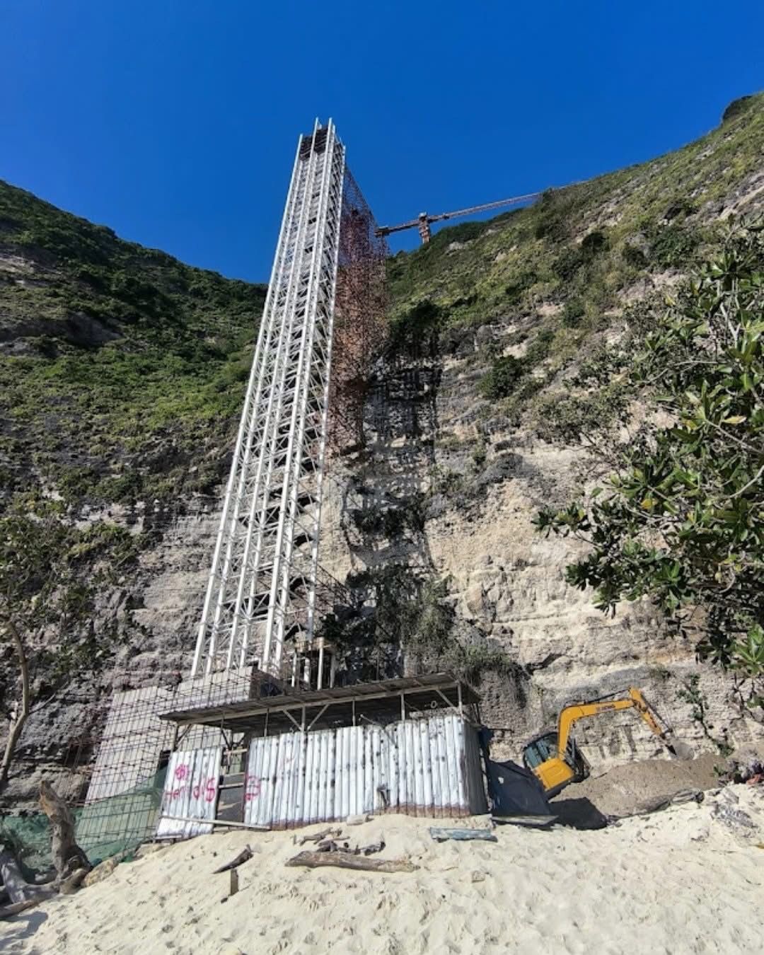 Retribusi PBG Proyek Lift Kaca Kelingking Dipertanyakan, ARUN: “Tidak Masuk Akal”