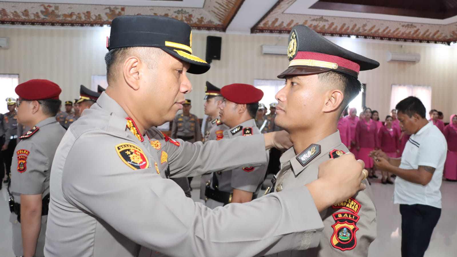 Polresta Denpasar Gelar Sertijab Kabagops, Kapolsek Jajaran serta Penyerahan Jabatan Kasatreskrim dan Kasatresnarkoba