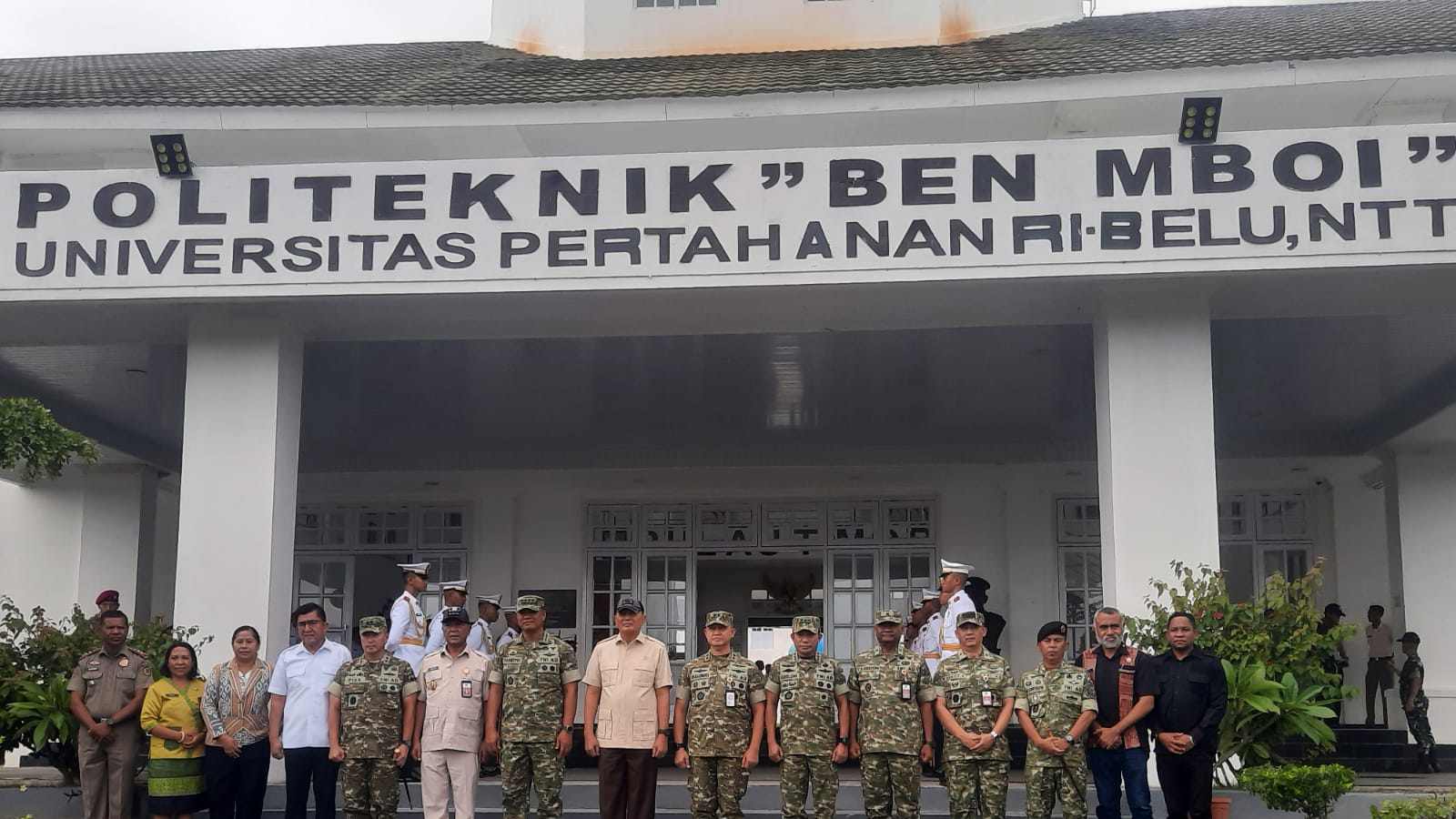 Perkuat Pendidikan Pertahanan di Perbatasan, Pangdam IX/Udayana Dampingi Menhan RI Kunjungi Poltekhan Unhan