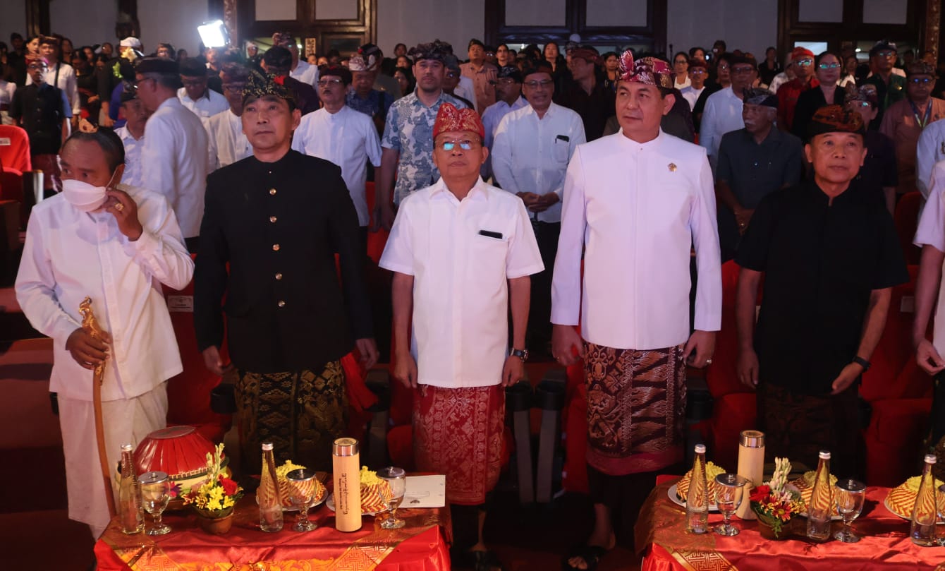 Gubernur Koster Dorong Aksara Bali Tampil di Semua Ruang Publik