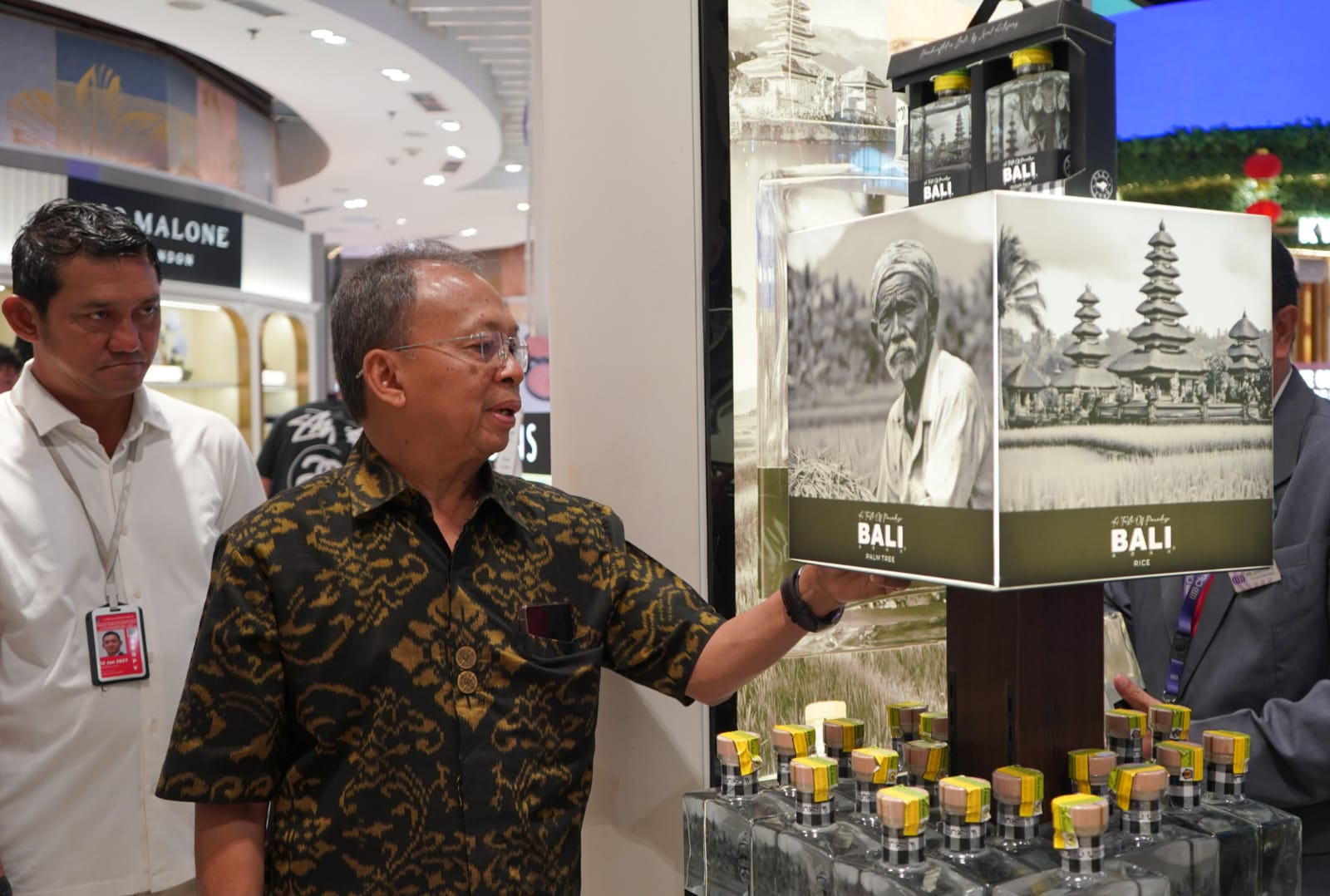 Gubernur Koster Dorong Etalase Khusus Arak Bali di Bandara Ngurah Rai