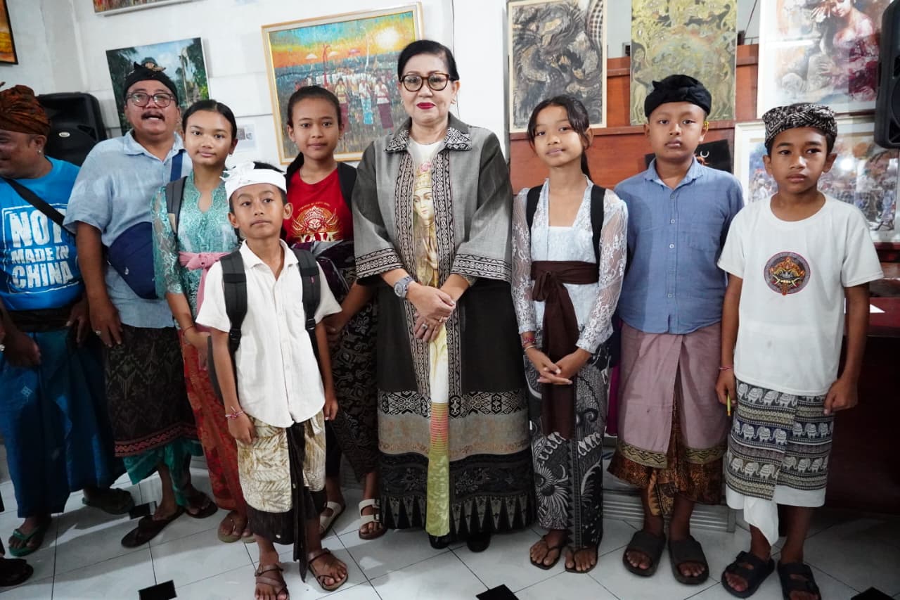 Ketua Dekranasda Bali Minta Para Seniman Lukis Terus Ajegkan Gaya Lukisan Bali Asli