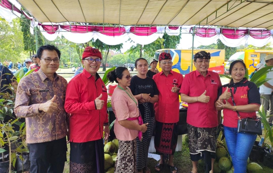 Dukung UMKM Lokal, Gubernur Koster Apresiasi Gerakan Belanja Produk Bali di Pasar Rakyat TP PKK Bali