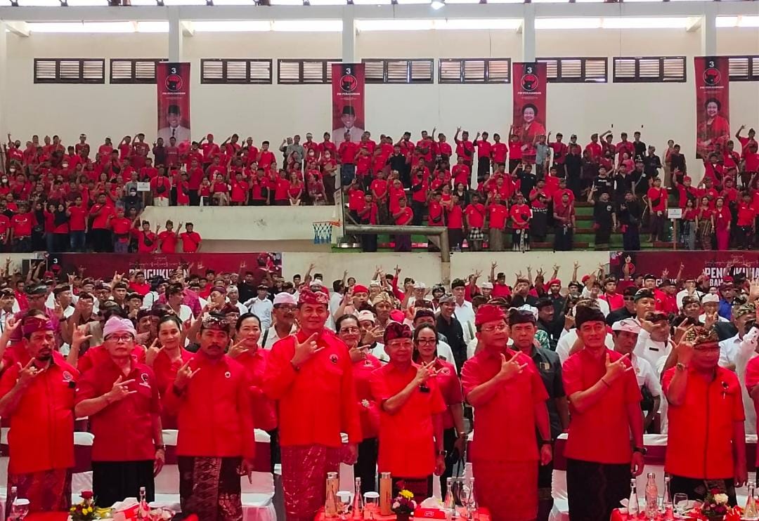 Koster Kukuhkan Pengurus PAC, Ranting dan Anak Ranting PDIP Se-kabupaten Buleleng Periode 2025-2030