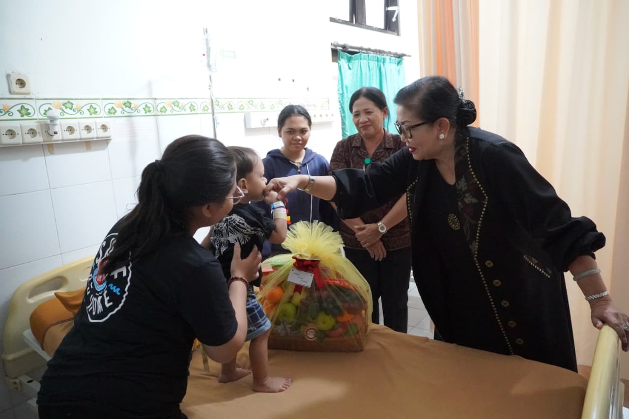 Kunjungi RSU Dharma Yadnya, Ketua TP Posyandu Provinsi Bali Minta Nakes Berikan Pelayanan Prima bagi Pasien BPJS dan Non-BPJS