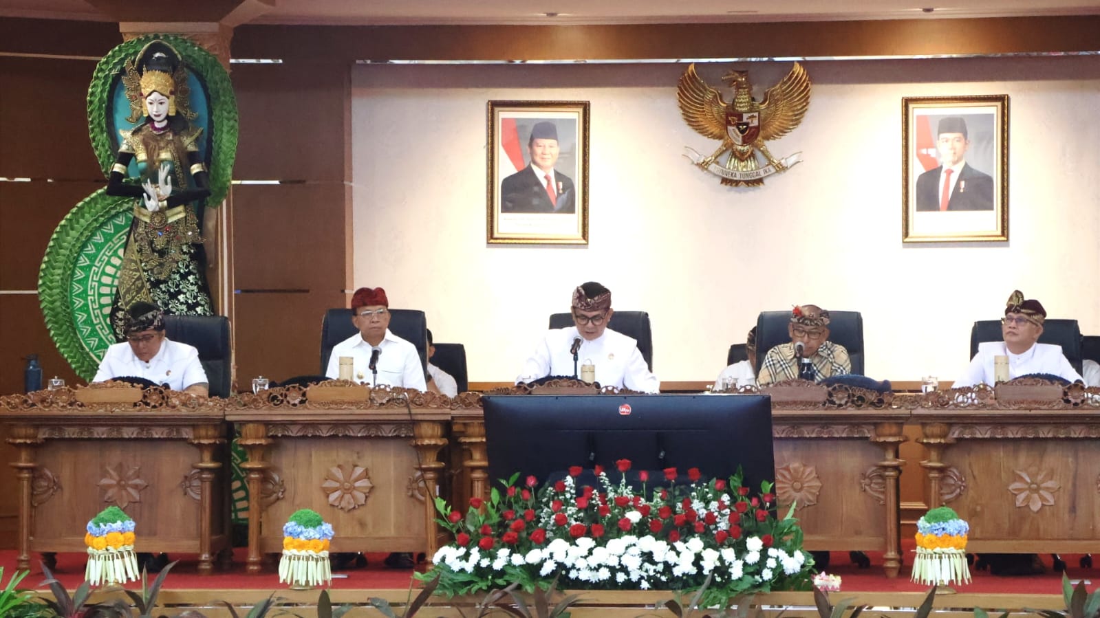 Dewa Made Mahayadnya Pimpin Rapat Paripurna DPRD Bali Bahas LKPJ dan Pidato Setahun Kepimpinan Koster-Giri