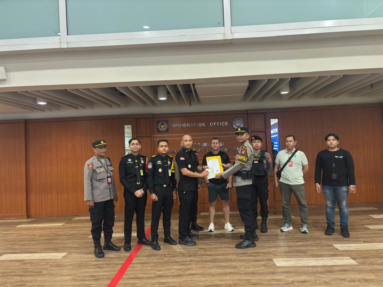 Imigrasi Ngurah Rai Tangkap Buronan Interpol Asal Inggris, Tegaskan Bali Tertutup bagi Kriminal Internasional