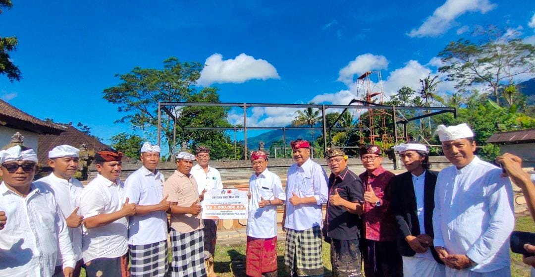 Koster Tinjau Pura Pucak Tinggah Pascabencana, Pemprov Bali Kucurkan Bantuan Rp1 Miliar