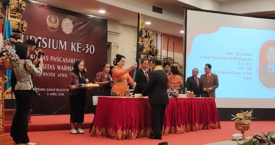 Yudisium Ke-30 Pascasarjana Warmadewa, Agung Wiraputra Raih Gelar Doktor dengan IPK 3,98