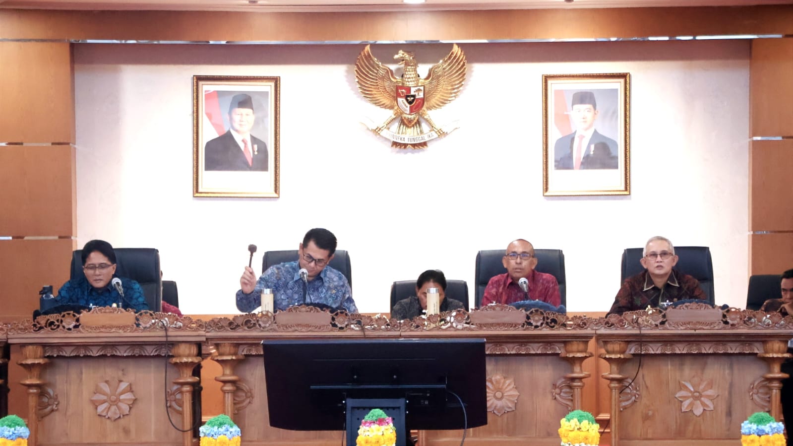 Wagub Giri Prasta Sampaikan Pendapat terhadap Raperda tentang Perubahan atas Perda Pajak dan Retribusi Daerah